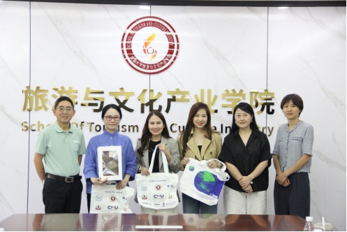 清迈大学人文学院旅游系代表团访问大福娱乐城
